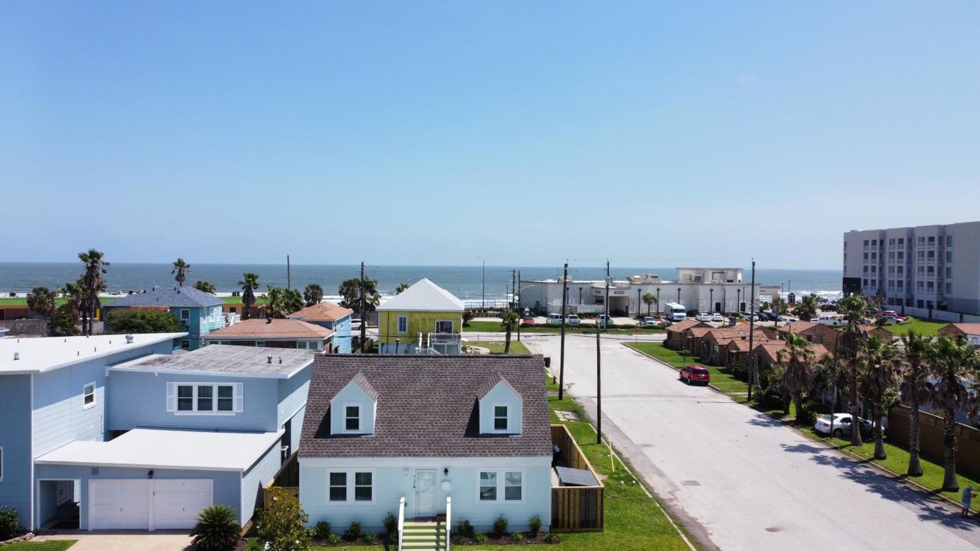 Ocean View, Newly Renovated Home, Central Location, Plenty Of Parkings Галвестон Экстерьер фото